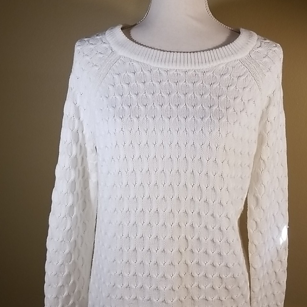Old Navy White Sweater 💕